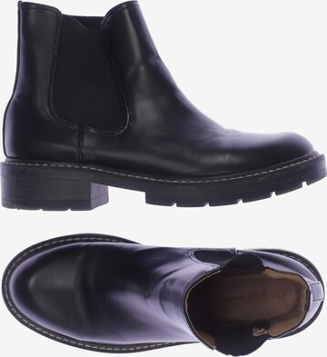 Pull&Bear Dress Boots in 39 in Black: front