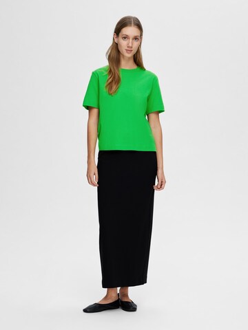 T-shirt 'ESSENTIAL' SELECTED FEMME en vert
