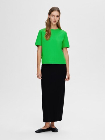 SELECTED FEMME - Camiseta 'ESSENTIAL' en verde