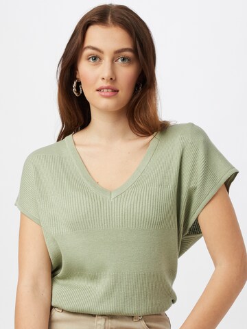 VILA Sweater 'Wendis' in Green: front