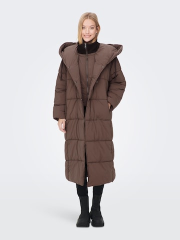 ONLY - Abrigo de invierno 'Hailey' en marrón: frente