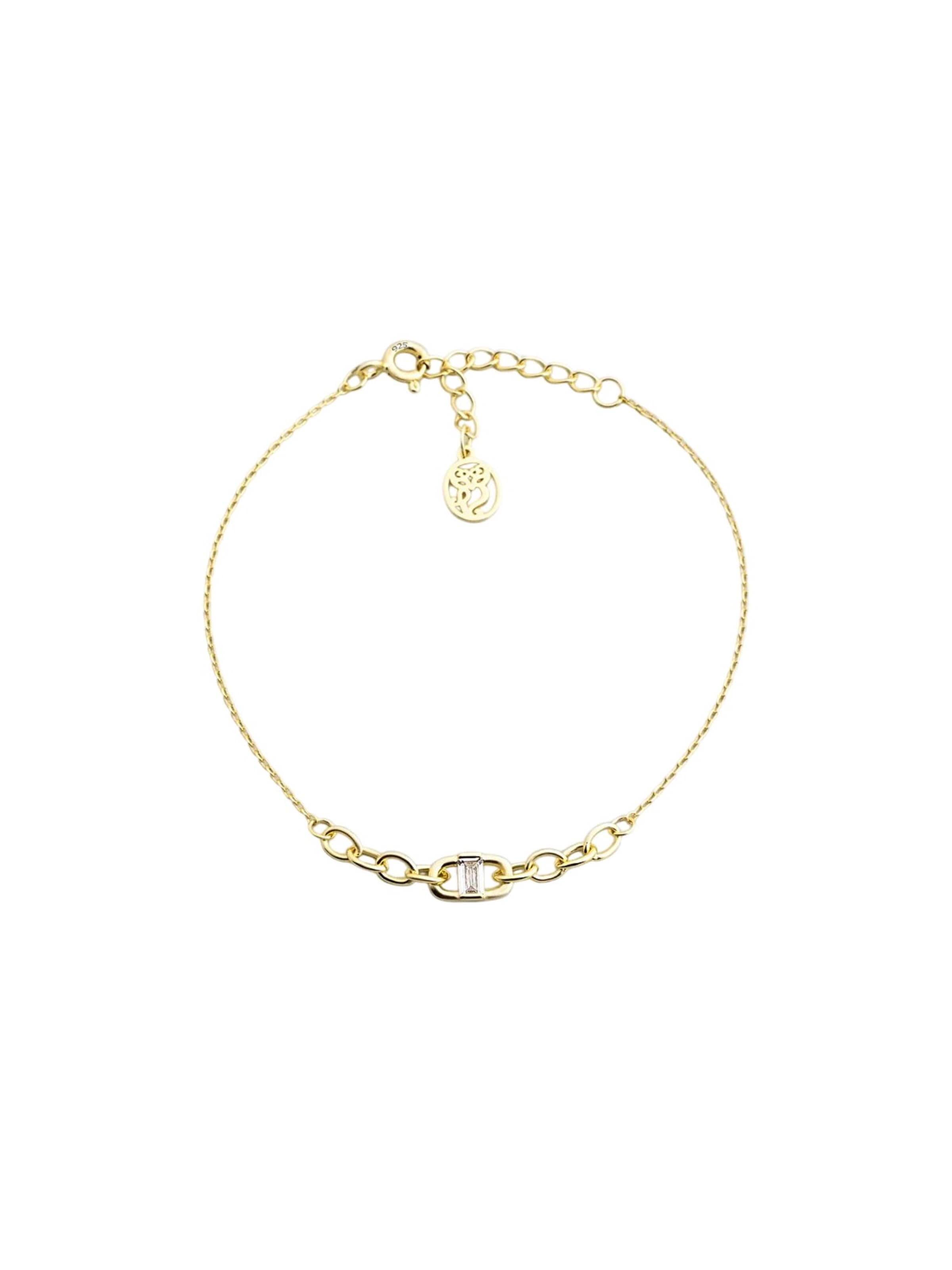 So Chic Bracelet in Gold: front