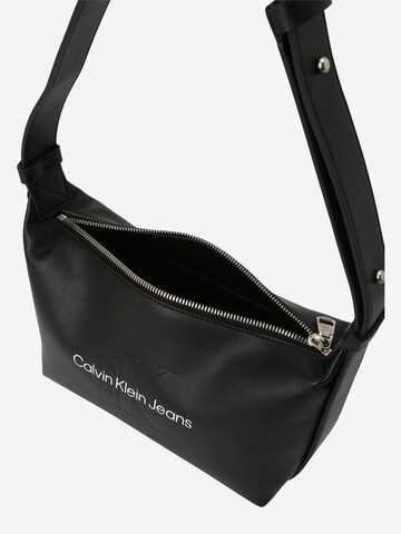 Calvin Klein Jeans Skuldertaske i sort