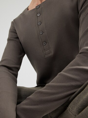 T-Shirt WEEKDAY en gris