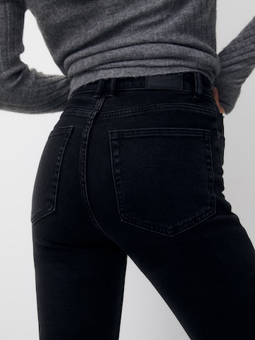 Pull&Bear Regular Jeans in Black