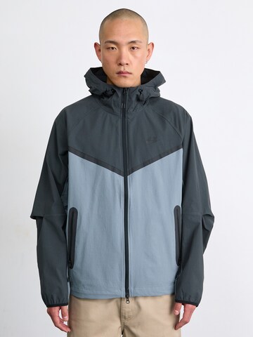 Nike Sportswear Демисезонная куртка 'TECH' в Серый: спереди