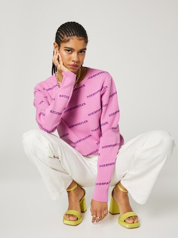 Hoermanseder x About You Pullover 'Celina' in Pink