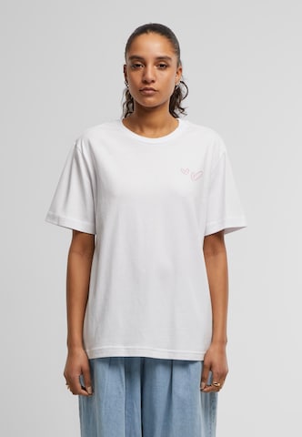 Miss Tee T- Shirt 'Embrace Every Moment' in Weiß