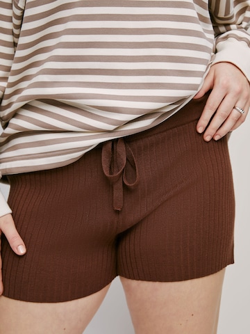 A LOT LESS Regular Pants 'Charlotte' in Brown