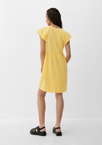 QS - Vestido em amarelo