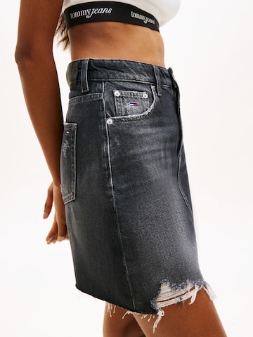 Tommy Jeans Пола в черно