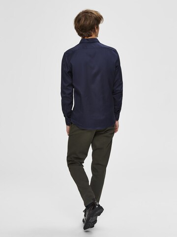 Coupe slim Chemise 'Mark' SELECTED HOMME en bleu