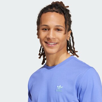 ADIDAS ORIGINALS - Camiseta 'Trefoil Essentials' en azul