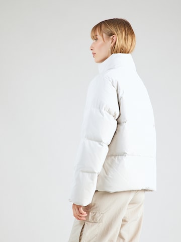 Veste d’hiver 'Yanie' Carhartt WIP en blanc