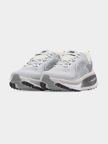 NIKE Sportschoen 'Vomero 18 RR' in Grijs