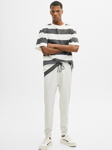 Pull&Bear Tapered Broek in Grijs: voorkant