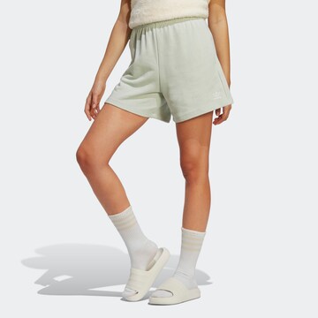 ADIDAS ORIGINALS Zvonové kalhoty Kalhoty 'Essentials' – zelená