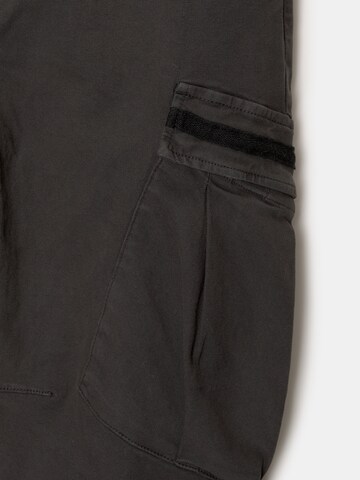Pull&Bear Tapered Cargo trousers in Grey