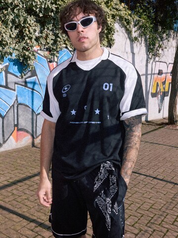 Trendyol - Camiseta en negro: frente