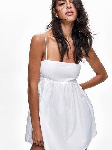 Pull&Bear Letní šaty – bílá