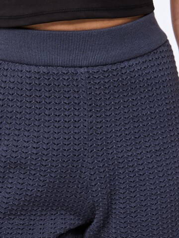 Regular Pantalon 'PCScout' PIECES en bleu
