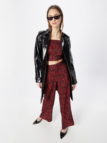 Top di Nasty Gal in rosso