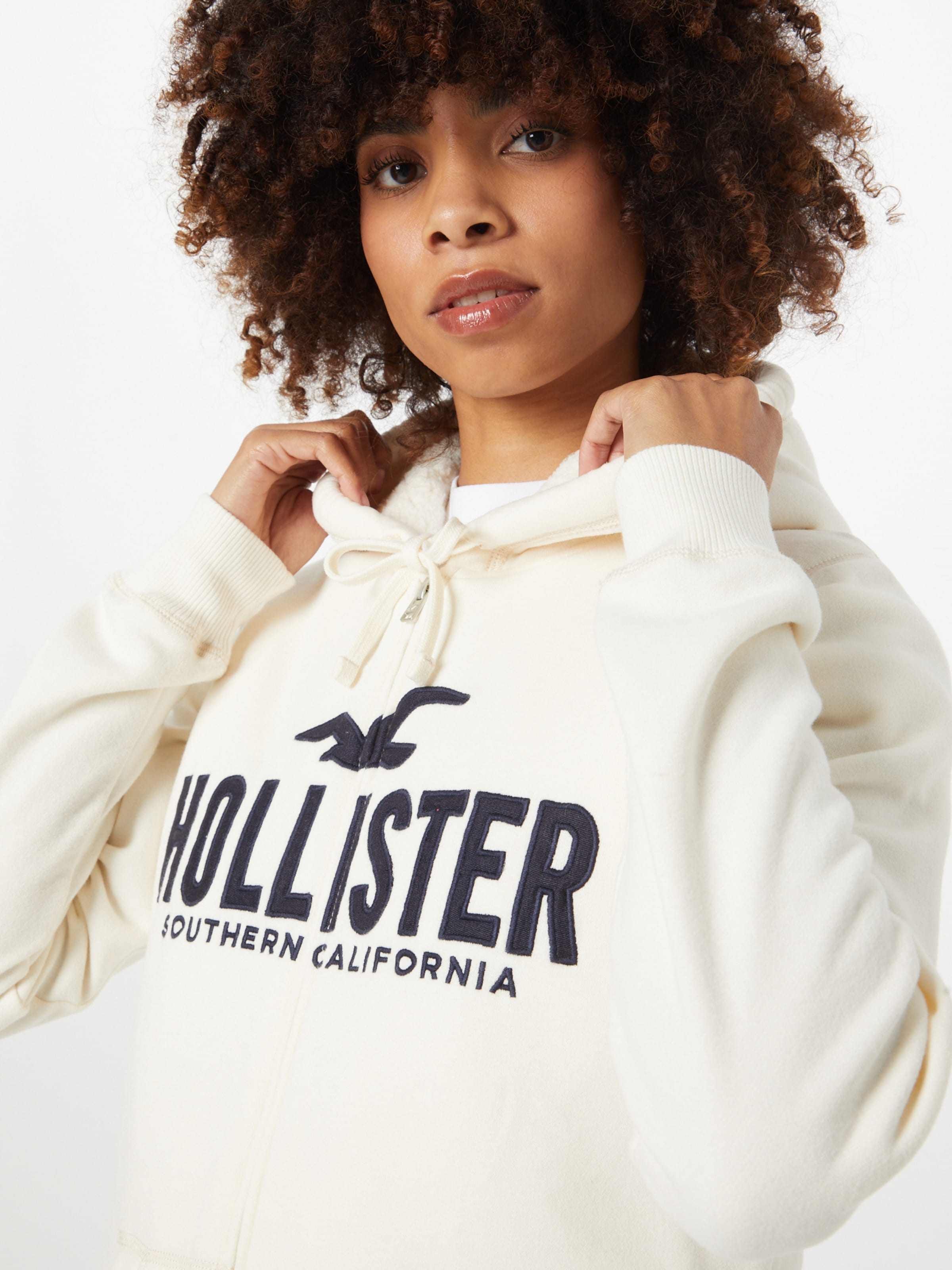 Hollister white deals hoodie women's