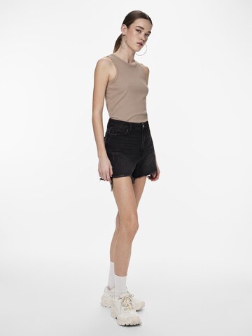 PIECES Regular Shorts 'SUMMER' in Schwarz