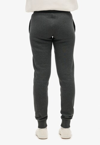 Superdry Tapered Broek 'LUXE' in Grijs: voorkant