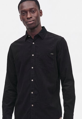 GUESS Regular fit Риза в черно: отпред