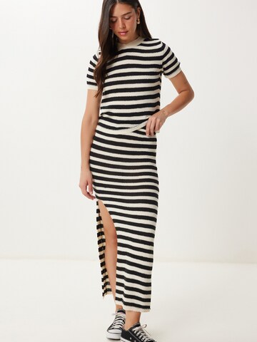 Costume Happiness İstanbul en noir : devant