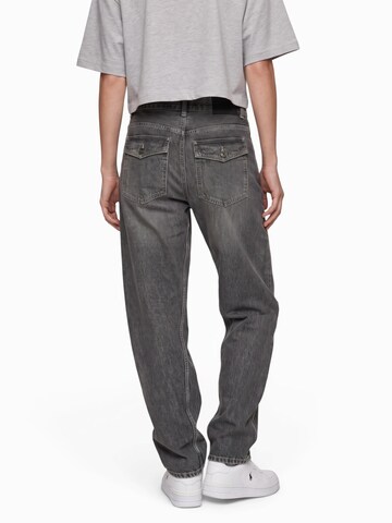 Bershka Barrel Jeansy w kolorze szary