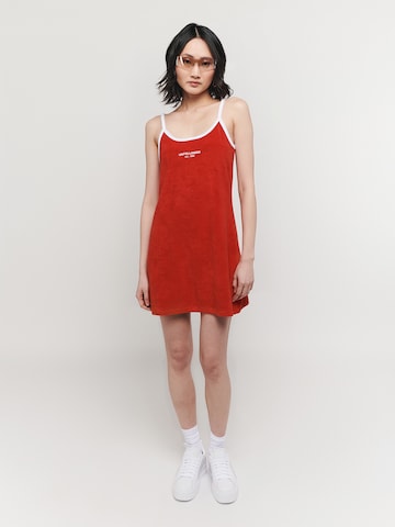 UNFOLLOWED x ABOUT YOU Obleka 'RETRO BELLA' | rdeča barva