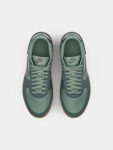 Nike Sportswear Низкие кроссовки 'FIELD GENERAL' в Зеленый