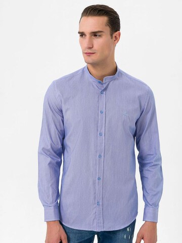Daniel Hills - Camisa em azul: frente