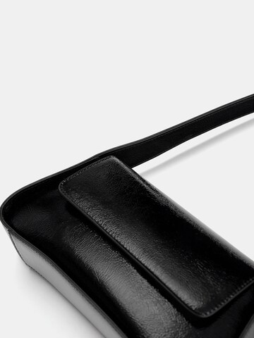 Pull&Bear Schultertasche in Schwarz