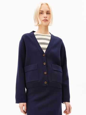 Cardigan ARMEDANGELS en bleu : devant