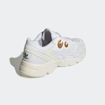 Baskets basses 'Astir' ADIDAS ORIGINALS en blanc