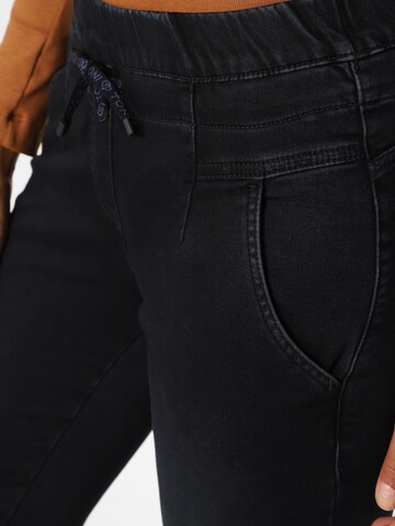 TONI Skinny Jeans 'Sue' in Black