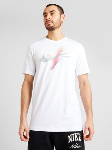 Tricou 'SWOOSH' de la Nike Sportswear pe alb: față