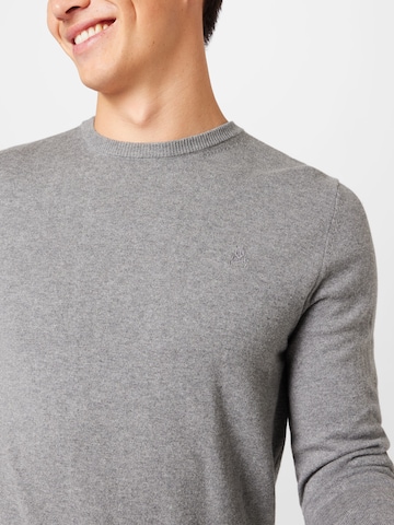 Scalpers Pullover in Grau