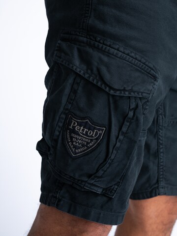 Petrol Industries Regular Shorts in Schwarz