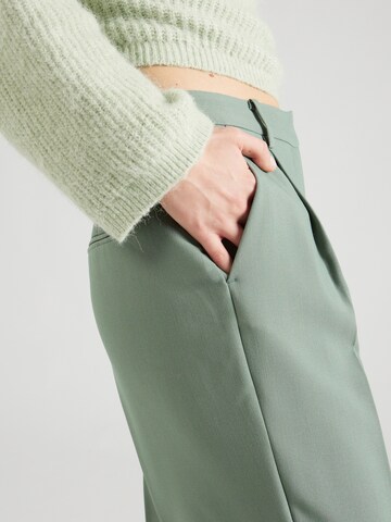 BRUUNS BAZAAR Tapered Pleated Pants 'Cindy Dagny' in Green