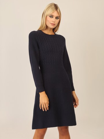 APART Knitted dress in Blue: front