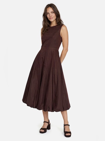 Marie Lund Dress in Brown: front