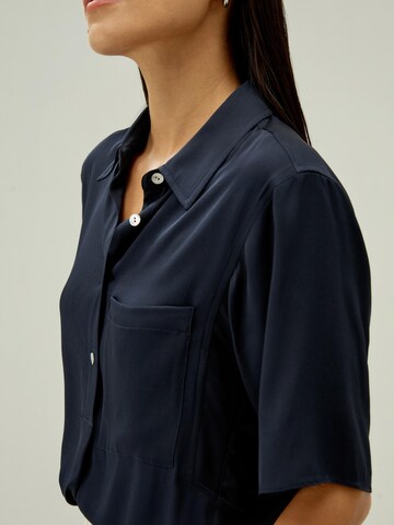 Camicia da donna 'LILYSILK Kurzarmhemd mit halber Knopfleiste' di Lilysilk in blu
