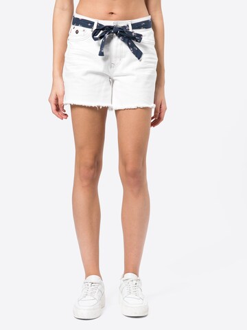 Superdry Regular Shorts in Weiß: predná strana