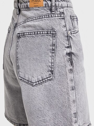 IT'S BASIC Regular Jeans 'Mini Denim Short' in Grijs