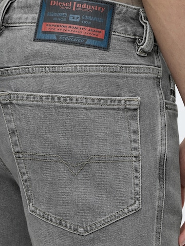 DIESEL - Slimfit Vaquero '1993 D-VYL' en negro