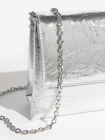 Friends Like These Clutch in Zilver